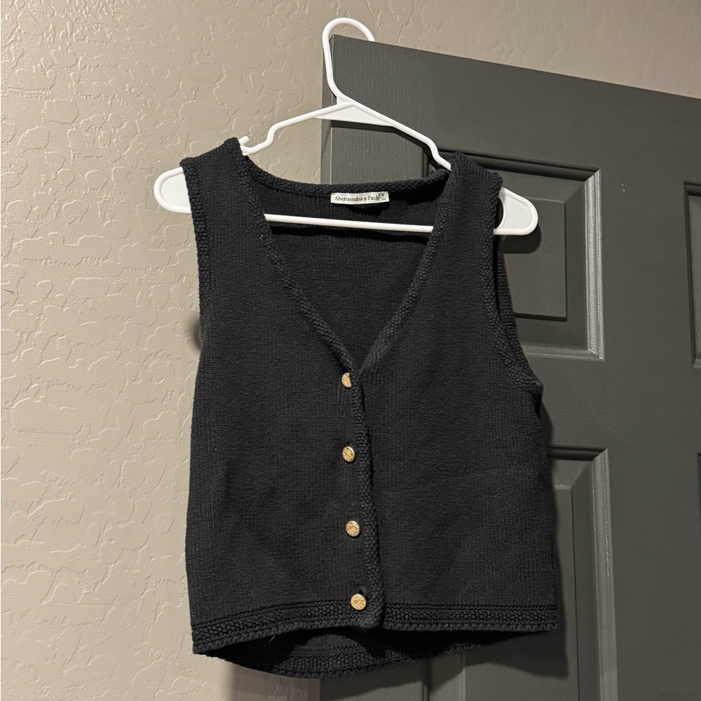 Abercrombie & Fitch Blacn Knit sweater Vest cropped